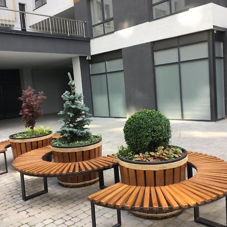 לבוב 4-Room Jacuzzi Apartment מראה חיצוני תמונה