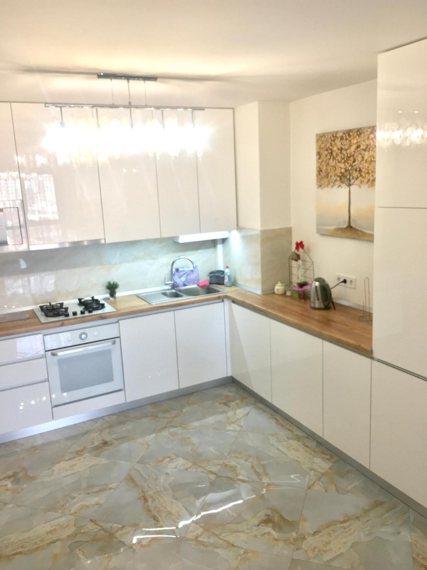 לבוב 4-Room Jacuzzi Apartment מראה חיצוני תמונה