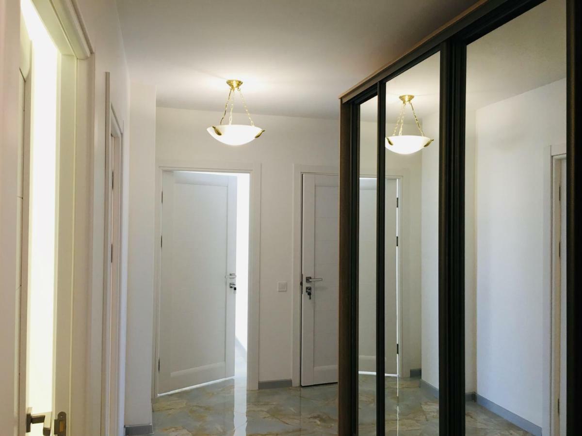 לבוב 4-Room Jacuzzi Apartment מראה חיצוני תמונה