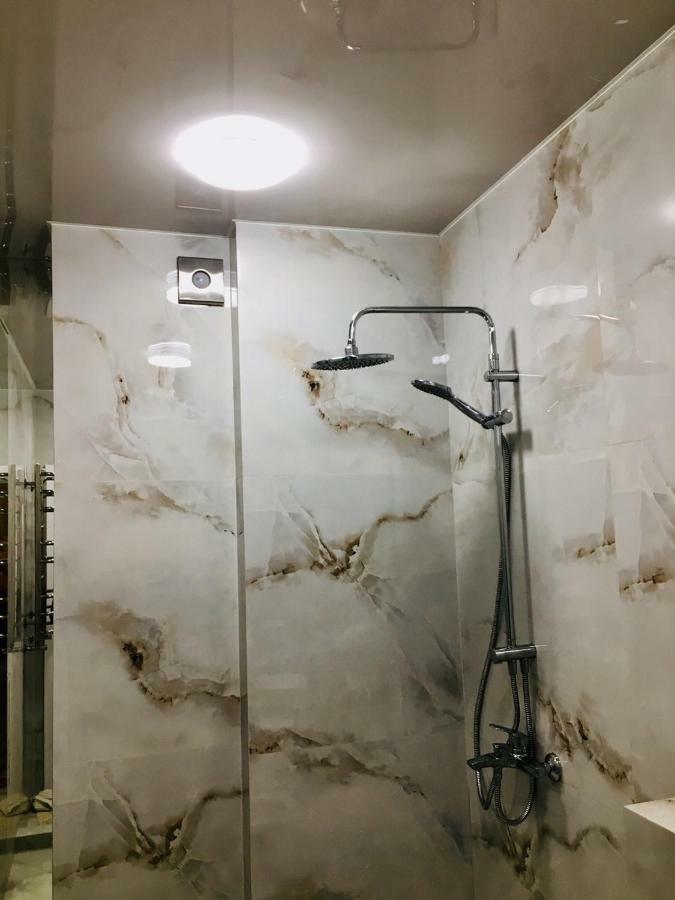 לבוב 4-Room Jacuzzi Apartment מראה חיצוני תמונה