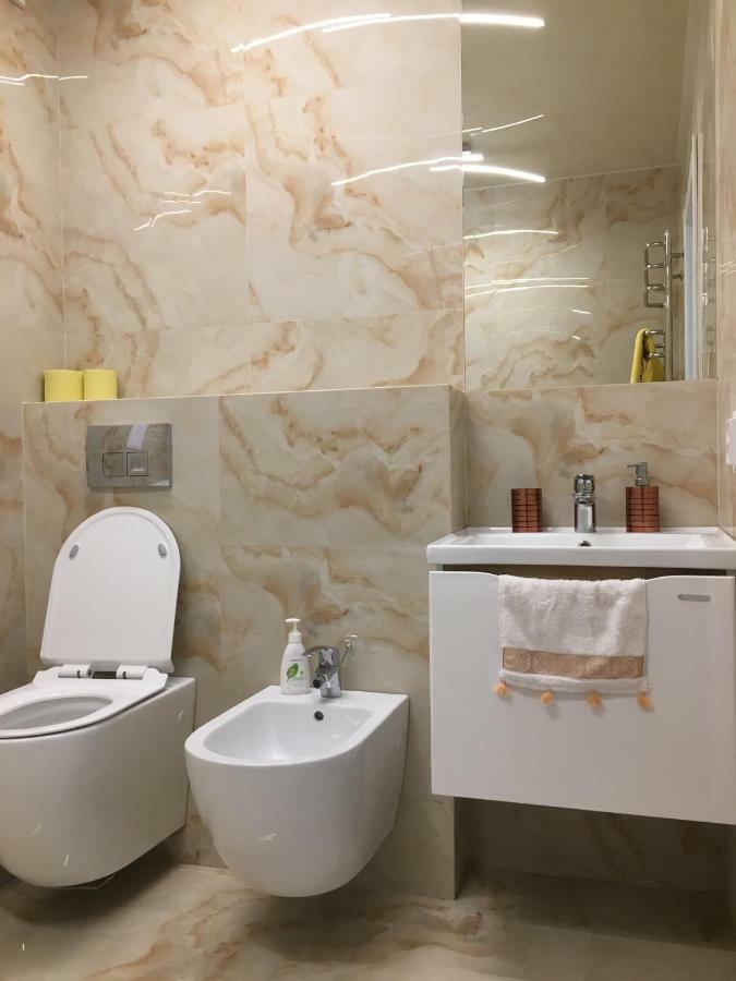 לבוב 4-Room Jacuzzi Apartment מראה חיצוני תמונה