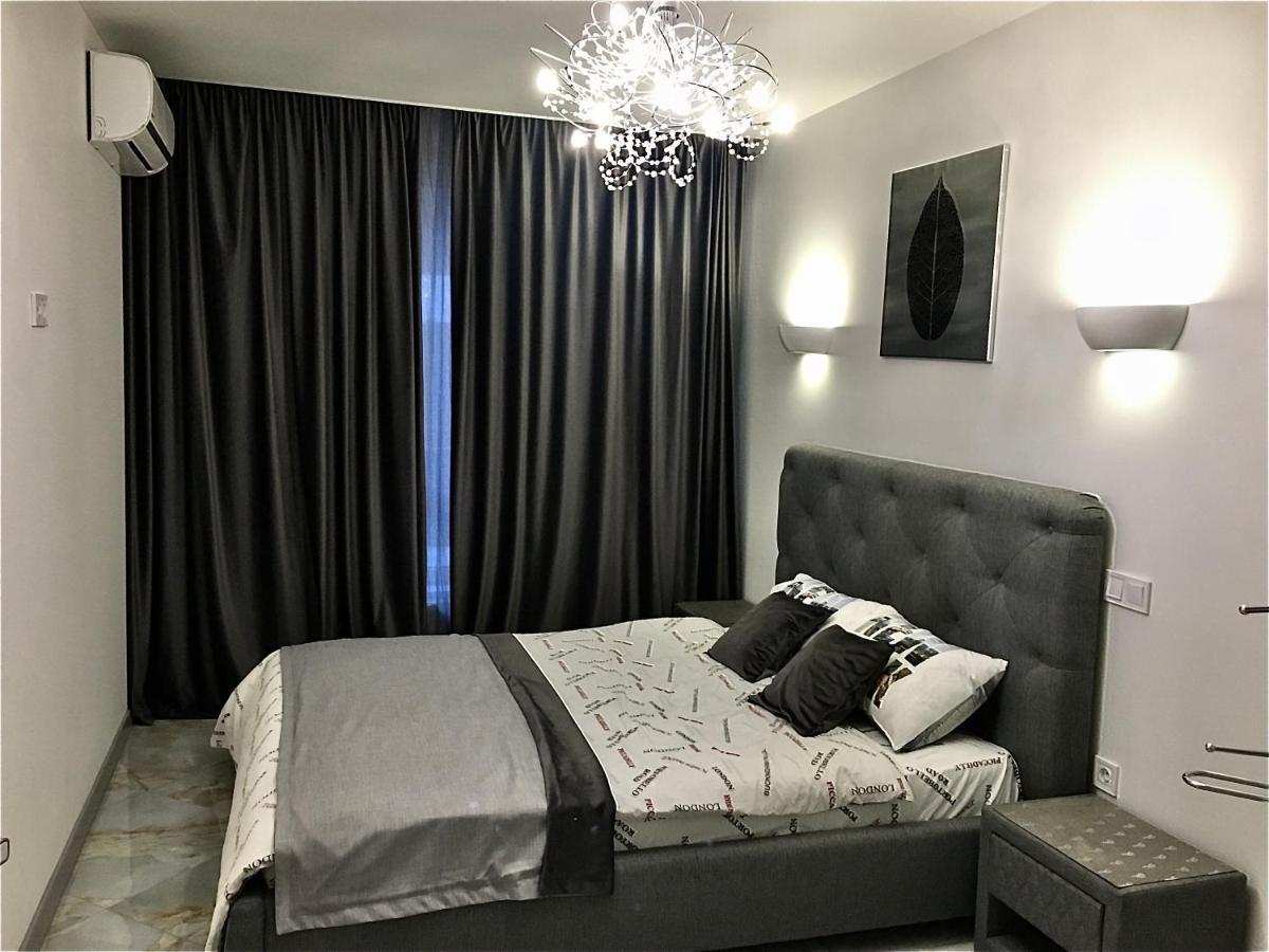 לבוב 4-Room Jacuzzi Apartment מראה חיצוני תמונה